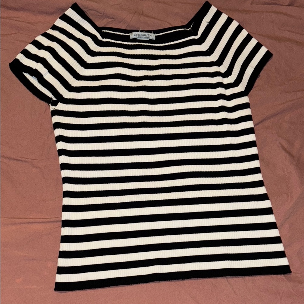 Fitted Black and White Short Sleeve T-Shirt